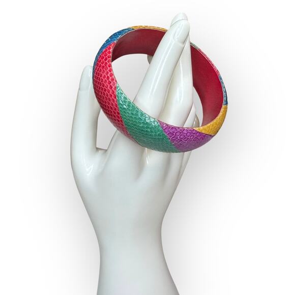 RARE VTG 1970s Colorblock Rainbow Snakeskin Bangle Bracelet Retro Jewelry - Picture 1 of 6